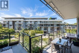 22 E Royal Ave in Vancouver, BC - Building Photo