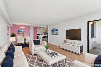 250 Gorge Rd in Cliffside Park, NJ - Building Photo - Building Photo