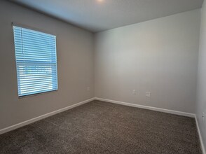 437 Scarborough St in Crestview, FL - Foto de edificio - Building Photo