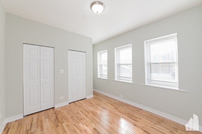 2457 W Logan Blvd, Unit 2455-2 in Chicago, IL - Building Photo - Building Photo