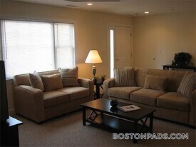 105 Westgate Dr, Unit 7 in Burlington, MA - Building Photo