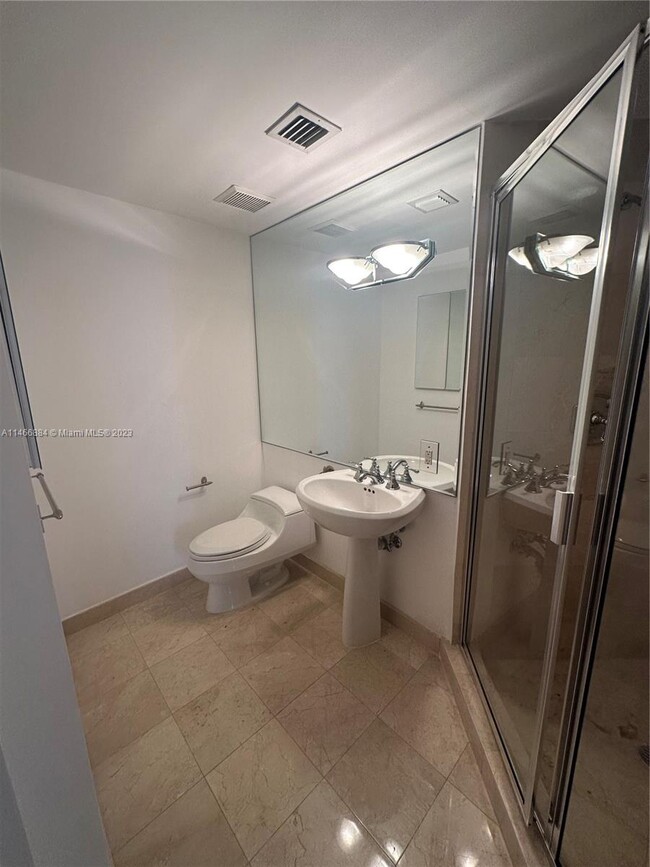 9595 Collins Ave in Bal Harbour, FL - Building Photo - Building Photo