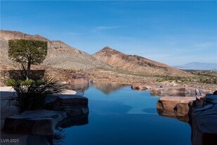 5 Promontory Pointe Ln in Las Vegas, NV - Building Photo