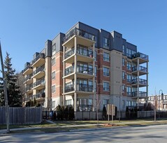 8026 Kipling Ave in Vaughan, ON - Building Photo