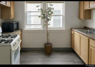 196 Englewood Ave in Buffalo, NY - Foto de edificio - Building Photo