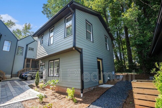 property at 1081 Hill St SE