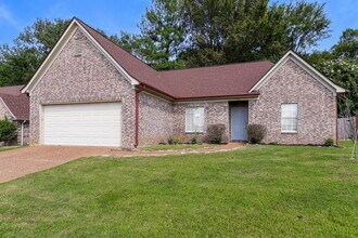 185 Village Dr in Oakland, TN - Building Photo - Building Photo