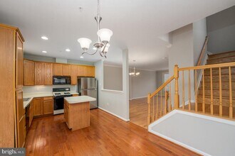 20821 Shamrock Glen Cir in Germantown, MD - Building Photo - Building Photo