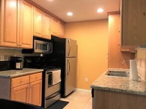 10272 Black Mountain Rd, Unit 165 in San Diego, CA - Building Photo - Building Photo