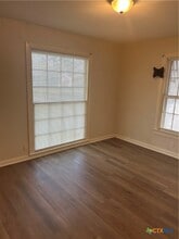 1805 E Guadalupe St in Victoria, TX - Building Photo - Building Photo