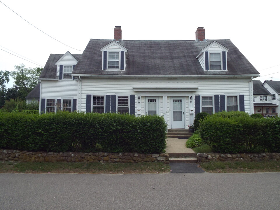 14 Taylor St, Unit 14 Taylor in Milford, MA - Foto de edificio