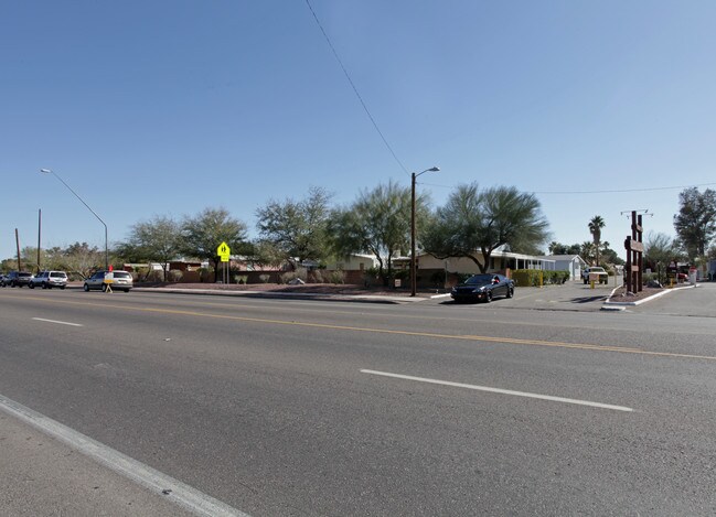 1655 W Ajo Way in Tucson, AZ - Foto de edificio - Building Photo
