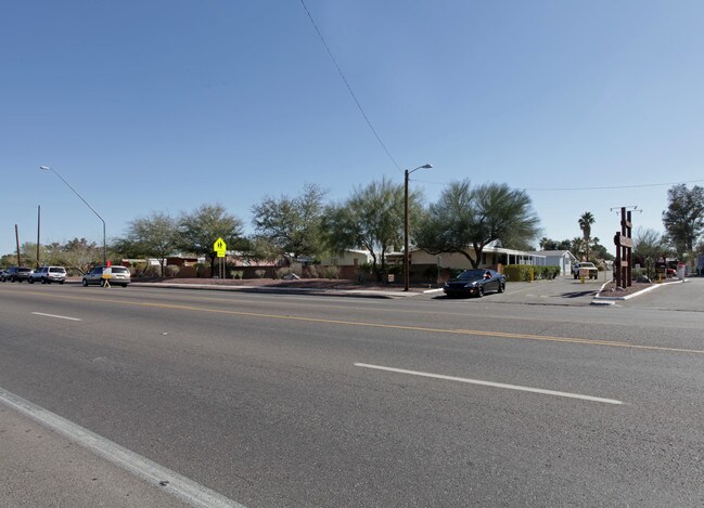 1655 W Ajo Way in Tucson, AZ - Building Photo - Building Photo