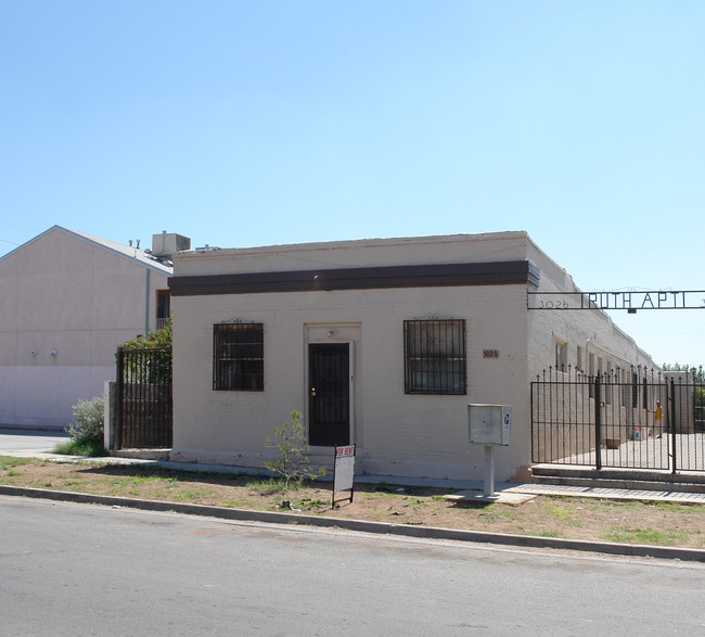 3028 Frutas Ave in El Paso, TX - Foto de edificio - Building Photo