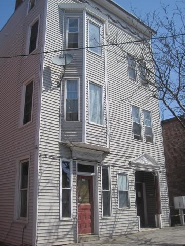 242 College St in Burlington, VT - Building Photo