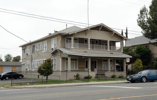 979 W 2nd St Apartments