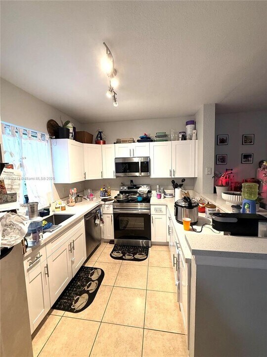 20439 NW 15th Ave in Miami Gardens, FL - Foto de edificio