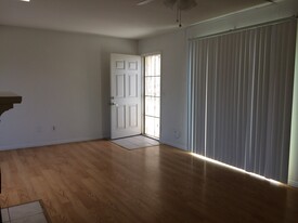 16901 Green Ln, Unit H in Huntington Beach, CA - Building Photo