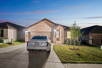 3025 Charyn Wy in Canyon Lake, TX - Building Photo - Building Photo