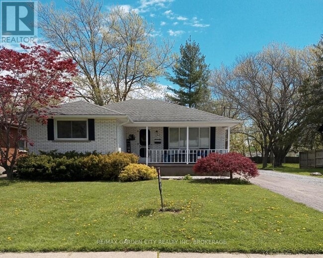 property at 44 Valencourt Dr