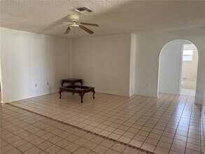 925 Derbyshire Dr in Kissimmee, FL - Building Photo - Building Photo