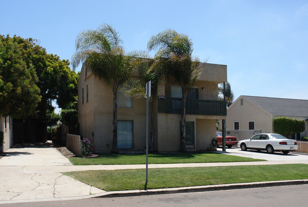 929-931 Chalcedony St in San Diego, CA - Foto de edificio