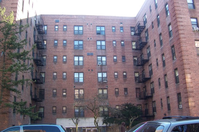 2211 New Haven Ave in Far Rockaway, NY - Building Photo - Building Photo