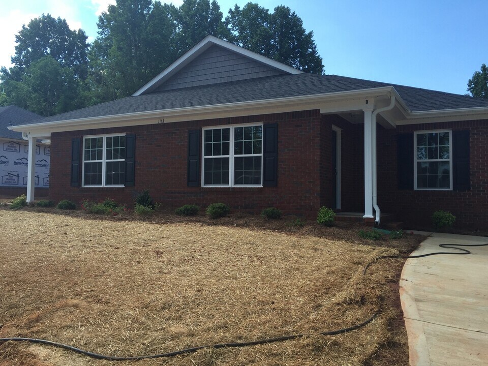 1113 Cason St in Belmont, NC - Building Photo