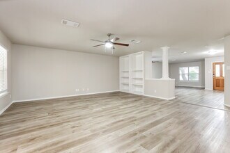 18814 Redrock Creek in San Antonio, TX - Foto de edificio - Building Photo