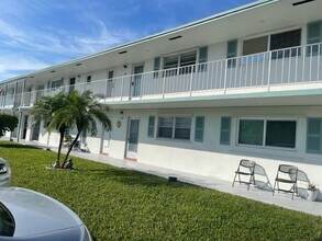 117 Lake Terrace in Boynton Beach, FL - Building Photo - Building Photo