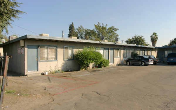 4242 E Olive Ave in Fresno, CA - Building Photo - Building Photo