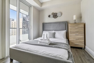 300 Front St W, Unit SI ID1471496P in Toronto, ON - Building Photo - Building Photo