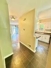 924 Britta Ln in Geneva, IL - Foto de edificio - Building Photo