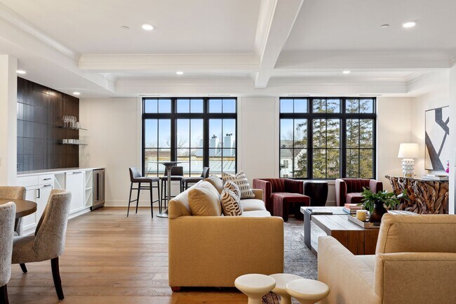 511 2nd St, Unit 3 in Excelsior, MN - Foto de edificio - Building Photo