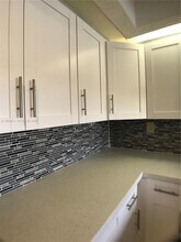 8590 SW 212th St in Cutler Bay, FL - Foto de edificio - Building Photo