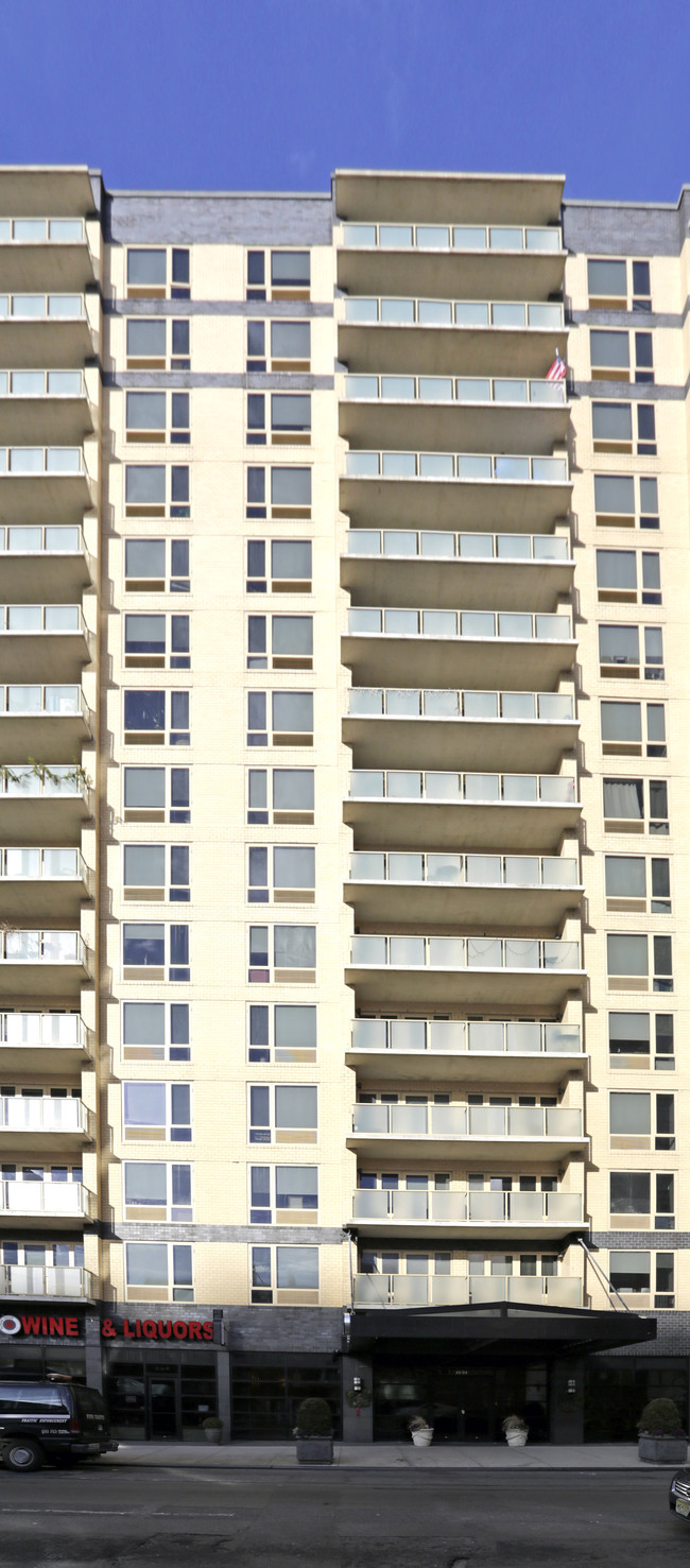 Packard Square in Long Island City, NY - Building Photo - Building Photo