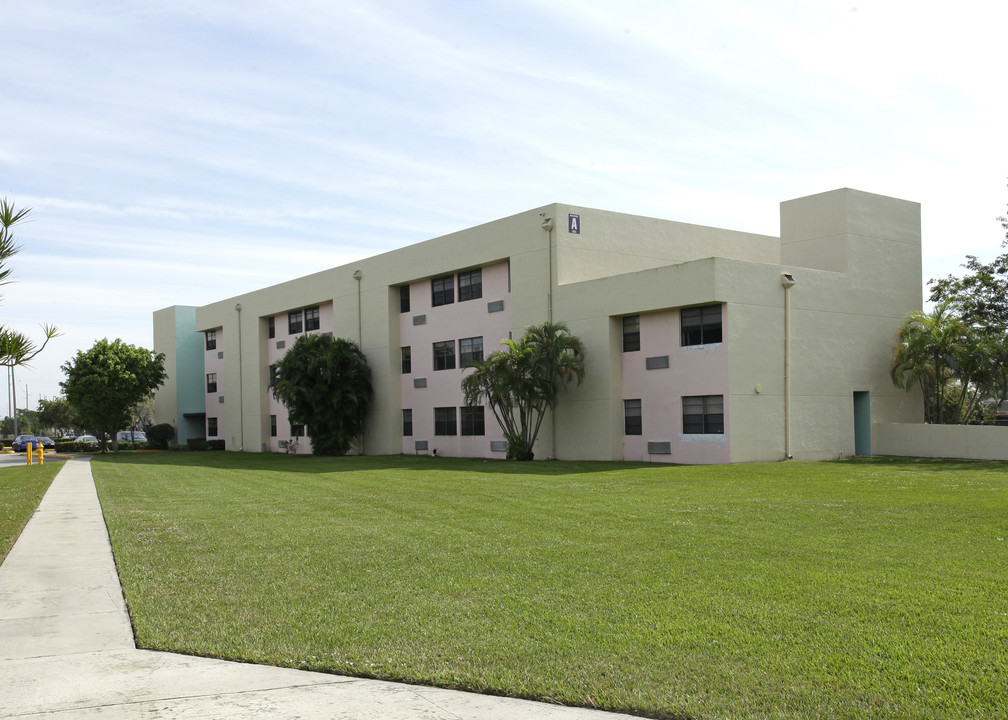 Cherry Village Apartments in Homestead, FL - Building Photo