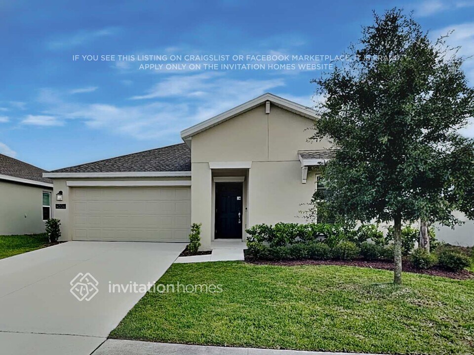 4036 Tug Hl Ln in Osteen, FL - Building Photo