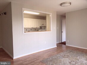 8000 Chanute Pl-Unit -14 in Falls Church, VA - Building Photo - Building Photo