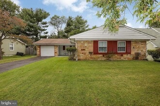 41 Holstone Ln in Willingboro, NJ - Building Photo - Building Photo