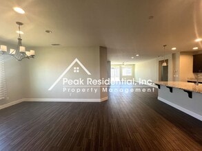 9369 Sierra Creek Dr in Elk Grove, CA - Building Photo - Building Photo