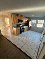 8 Carriage Hill Rd in Amesbury, MA - Building Photo