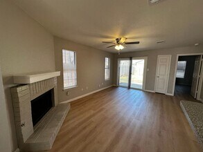 2906 Kestrel Dr in Austin, TX - Foto de edificio - Building Photo