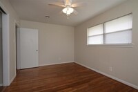 8819 Timberside Dr photo'