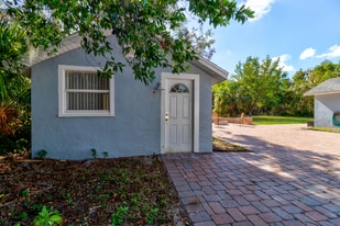 68 Fairview Ave, Unit A in Ormond Beach, FL - Building Photo