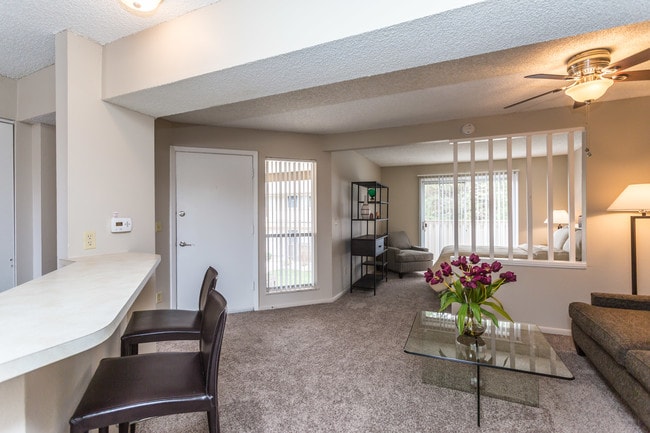 Willows at Tamarac in Denver, CO - Foto de edificio - Interior Photo