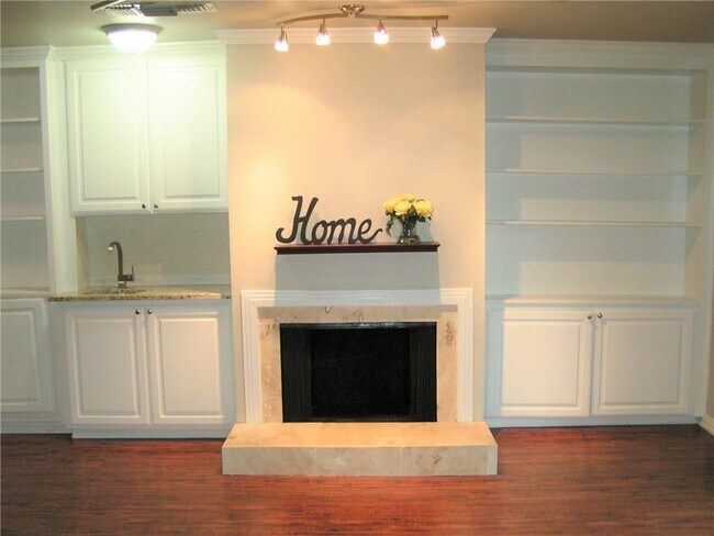 6627 Valleyside Rd in Austin, TX - Building Photo - Building Photo