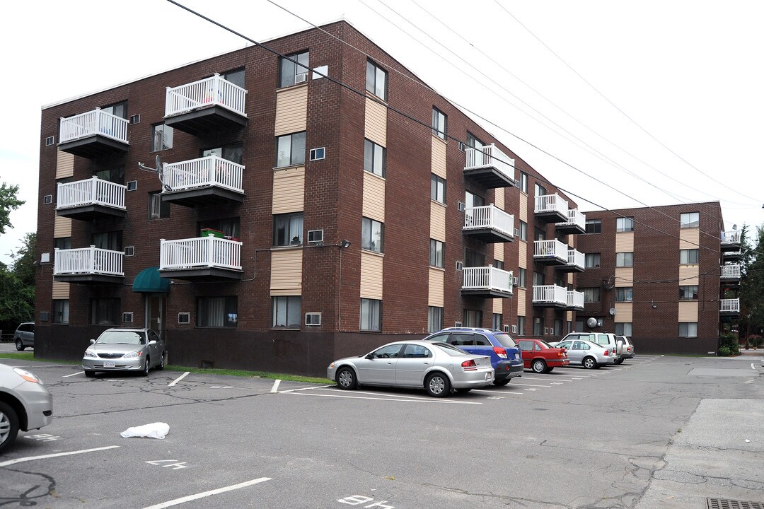Avon Street Apartments in Malden, MA - Foto de edificio
