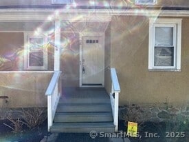 10 Hill St in New Canaan, CT - Building Photo