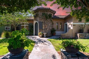 2501 Margaret Dr in Newport Beach, CA - Building Photo